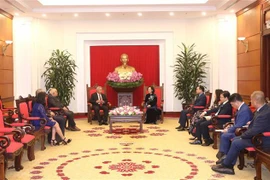 La membre du Politburo Truong Thi Mai reçoit le chef de la Centrale des travailleurs de Cuba