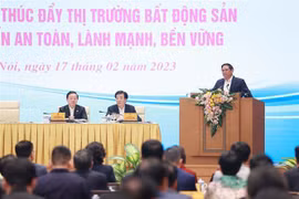 Le PM appelle à la synergie des efforts pour développer le marché immobilier