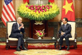 Le président Vo Van Thuong rencontre le président américain Joe Biden à Hanoi