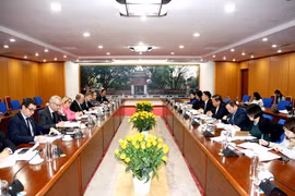 Le Vietnam et la France discutent de la finance verte et de la transition énergétique