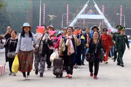 Lao Cai accueille le premier groupe de touristes chinois après le COVID-19