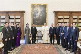 Le présisdent Vo Van Thuong rencontre le pape François au Vatican