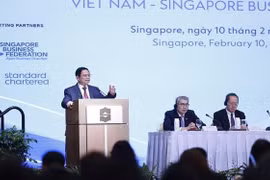 Le PM Pham Minh Chinh participe au Forum d'affaires Vietnam-Singapour
