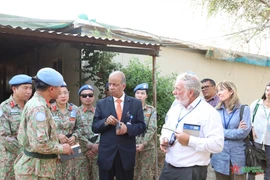 Le secrétaire général adjoint de l'ONU rencontre l'unité de génie militaire N°1 du Vietnam à Abyei