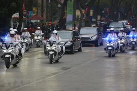 Le président Kim Jong-un visite l'ambassade de la RPDC à Hanoi