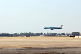 Inauguration de nouvelles pistes aux aéroports de Tân Son Nhât et de Nôi Bai 