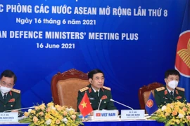 Le ministre de la Défense Phan Van Giang participe à la 8e ADMM+