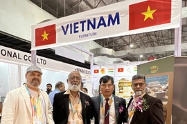 Des produits en bois et d’ameublement présentés à une exposition en Inde