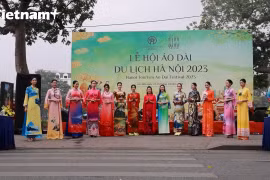 Au Festival de l’ao dai de Hanoi, la zumba fait monter la chaleur