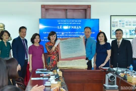 Réception d'album de photos des métiers au Vietnam au début du XXe siècle