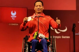 Jeux paralympiques de Tokyo : l'haltérophile Lê Van Công décroche la médaille d’argent