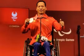 Jeux paralympiques de Tokyo : l'haltérophile Lê Van Công décroche la médaille d’argent
