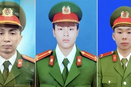 Trois pompiers décédés en service à Hanoi promus à un grade supérieur à titre posthume