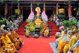 Le Parti et l'État du Vietnam facilitent la pratique des religions