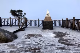 Gelée blanche sur le mon Fansipan