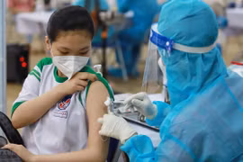 Nécessité d’avoir bientôt des plans de vaccination contre le COVID-19 pour les élèves