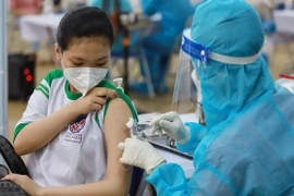 Nécessité d’avoir bientôt des plans de vaccination contre le COVID-19 pour les élèves