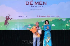 Dê mèn 2023: le Chevalier de Grillon stridule pour le Trân Duc Tiên