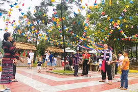 Le Village culturel et touristique des ethnies du Vietnam, une destination prisée