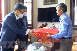 Têt: des cadeaux aux démunis à Thua Thiên - Huê et à Tây Ninh