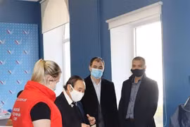 COVID-19 : La communauté vietnamienne à Irkoutsk offre des masques