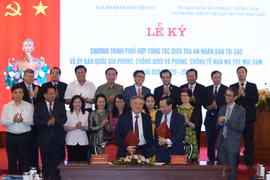 Renforcement de la coopération contre le VIH, la drogue et la prostitution