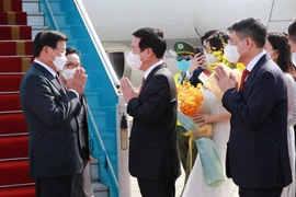 Le SG du Parti et président du Laos entame sa visite d’amitié officielle au Vietnam
