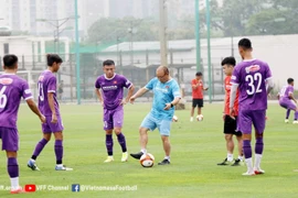 L’entraîneur Park Hang-seo annonce officiellement les 21 footballeurs pour les SEA Games 31