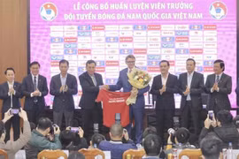 Philippe Troussier devient officiellement sélectionneur de l'équipe de football du Vietnam