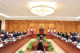 Entrevue entre le président Nguyên Xuân Phuc et le président de l’AN du Laos