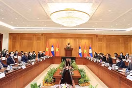 Entrevue entre le président Nguyên Xuân Phuc et le président de l’AN du Laos