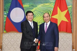 Le Premier ministre lao termine sa visite au Vietnam