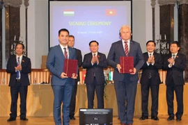 Le président de l’Assemblée nationale Vuong Dinh Huê à un forum Vietnam – Hongrie sur l’éducation