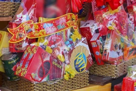 Le marché des paniers cadeaux du Têt s’anime à Hô Chi Minh-Ville