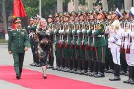 La ministre tchèque de la Défense se rend au Vietnam