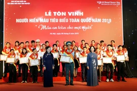 Honorer 100 donneurs de sang exemplaires