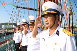 Le voilier 286-Lê Quy Dôn mène à bien sa mission de diplomatie militaire