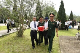 Thanh Hoa : inhumation des restes des volontaires tombés au Laos