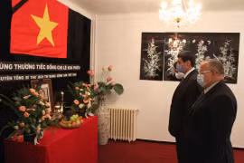 Hommage posthume à l’ancien secrétaire général du Parti Lê Kha Phiêu en Algérie et en Slovaquie