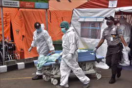 COVID-19 : l’Indonésie durcit des mesures préventives, les hôpitaux débordés