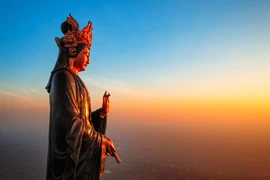 Tây Ninh : la plus haute statue de Bouddha en bronze d'Asie sur le mont Ba Den