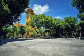 Covid-19 : les rues de Hanoi quasi-désertes en plein confinement