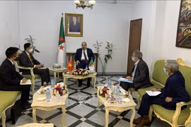 Renforcement de la coopération entre le PCV et le FLN, parti au pouvoir en Algérie