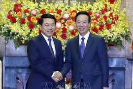 Le Vietnam chérit ses relations spéciales avec le Laos
