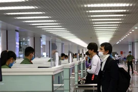 COVID-19: des mesures préventives resserrées à l'aéroport international de Nôi Bai à Hanoi