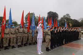 Les Casques bleus vietnamiens rendent hommage au Président Hô Chi Minh
