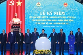 Le président Nguyen Xuan Phuc apprécie le rôle des ouvriers 