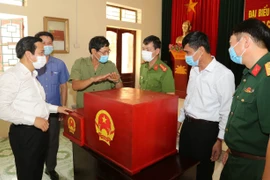 Le président de l’AN Vuong Dinh Huê préside la Conférence nationale sur les élections législatives