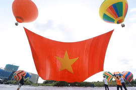 Hô Chi Minh-Ville lâche des montgolfières pour célébrer la Fête nationale