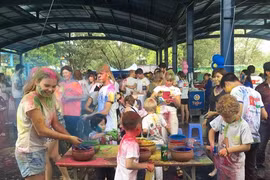 Holi : bataille de pigments à Hanoï